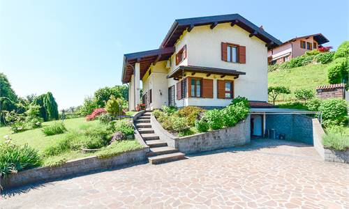 SPLENDIDA VILLA SINGOLA CON GIARDINO
